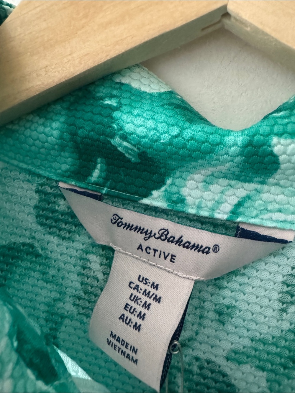Tommy Bahama NWT Green Floral Tropical Quarter Zip UPF 50 Moisture Wicking - Picture 7 of 7